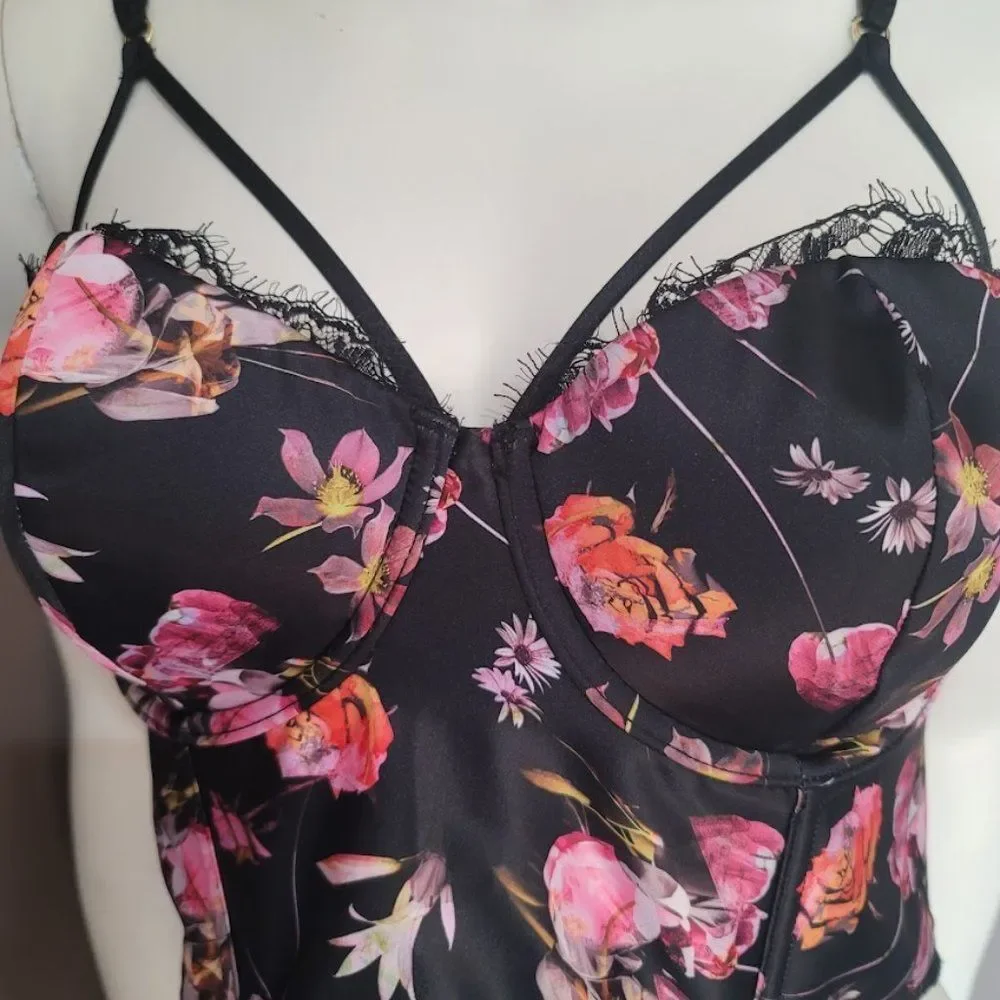 Victoria’s Secret Very Sexy Lightly Lined Bustier 32E (DD)